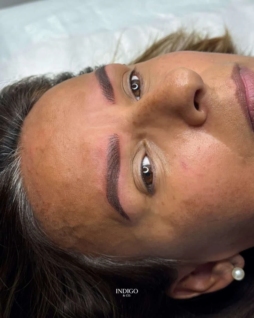Técnicas personalizadas para lograr cejas armónicas, naturales y adaptadas a tu rostro.
